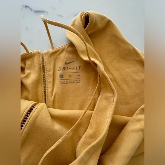 Nike Yoga Luxe Cropped Tank - Picture 6 of 9